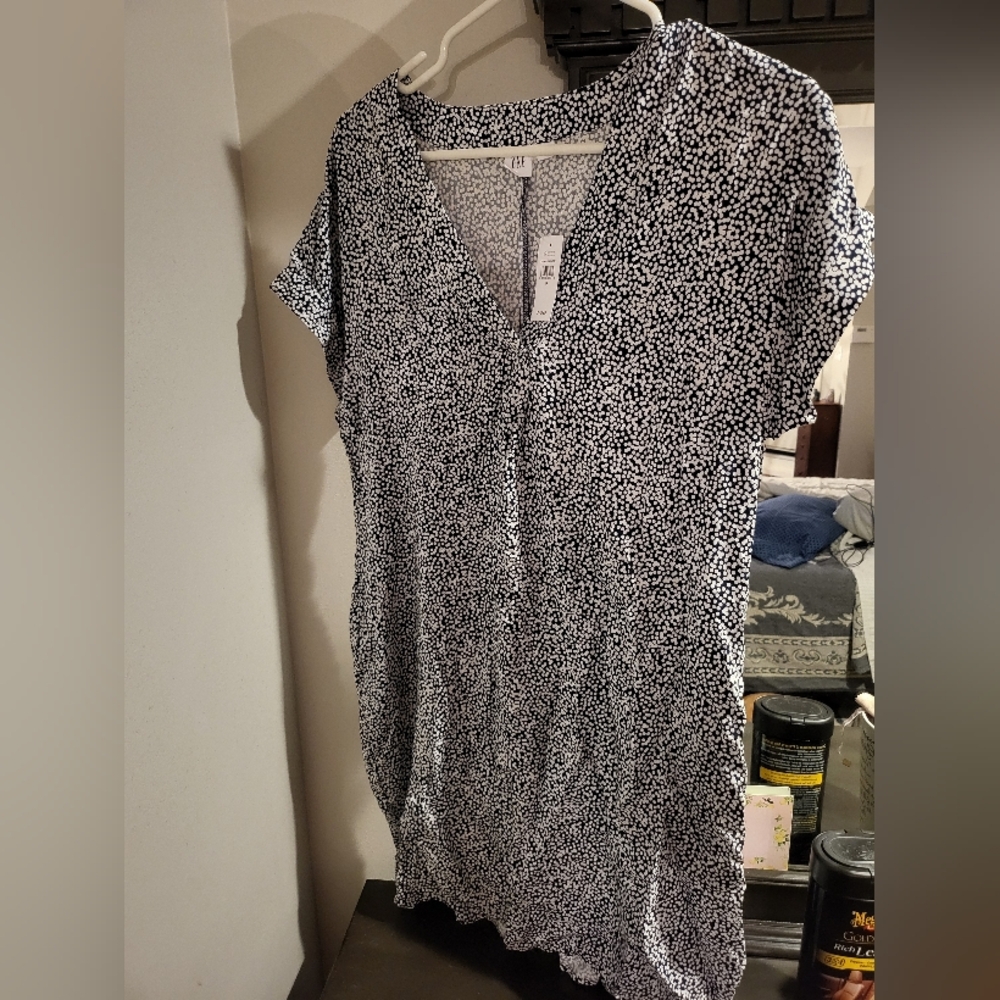 GAP Black and White V-Neck Dress